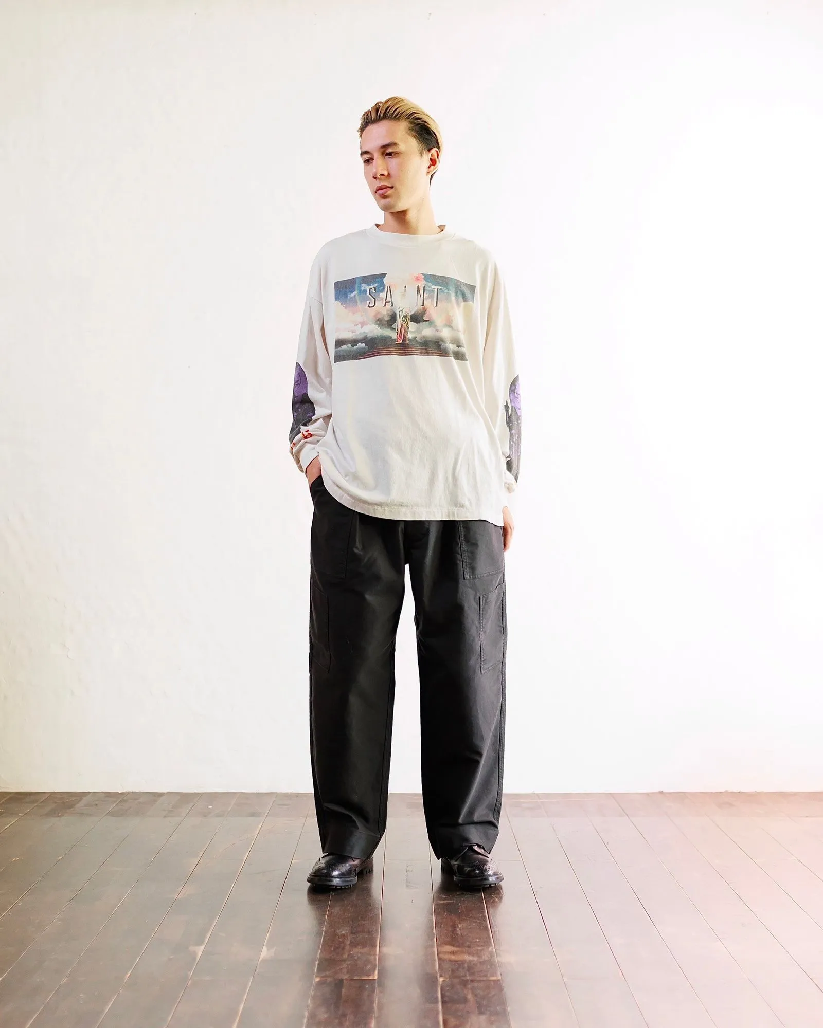 SAINT Mxxxxxx SAINT PICTURES L/S TEE/WHITE Columbia Pictures SAINT Goddess Long Sleeve Off-White S-XL Pays tribute to the Columbia Pictures Title Goddess. Full of fun. Ready-made clothes are washed. The texture is soaring. Authentic level printing is restored. Look for cylindrical seamless fabrics. It is almost meaningless if it is not a cylindrical fabric.